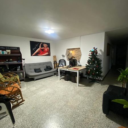 Hostel Kumho Alojamiento 메딜린 외부 사진