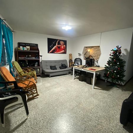 Hostel Kumho Alojamiento 메딜린 외부 사진
