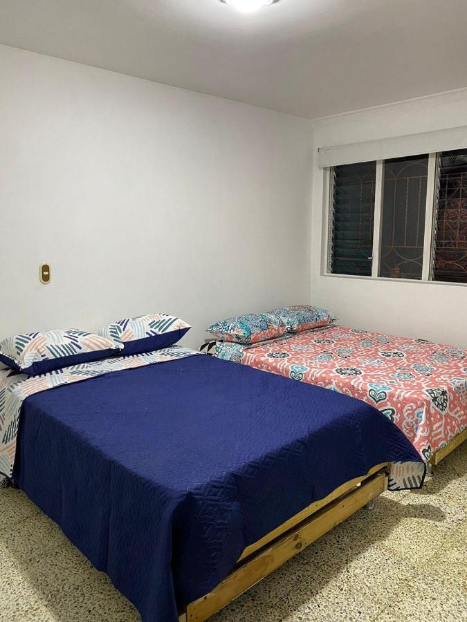 Hostel Kumho Alojamiento 메딜린 외부 사진
