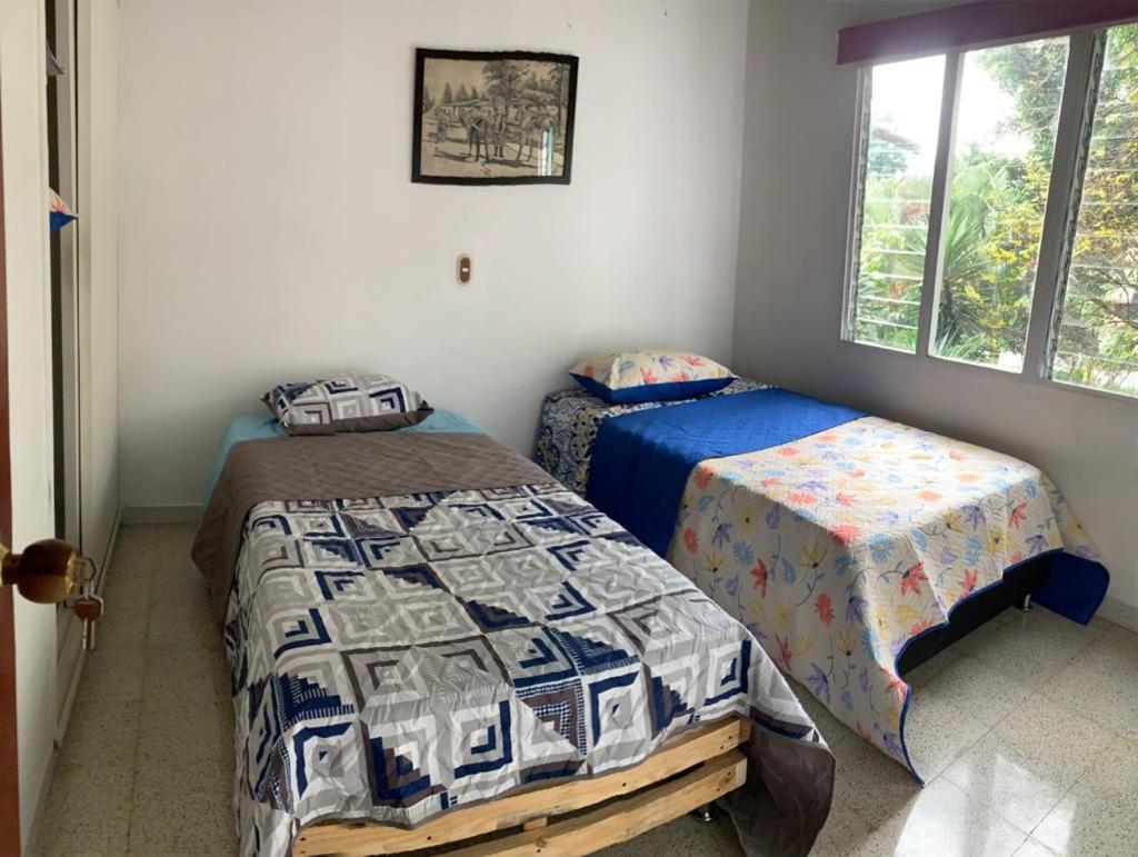 Hostel Kumho Alojamiento 메딜린 외부 사진
